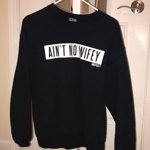 “AIN’T NO WIFEY” Dimepiece crew neck